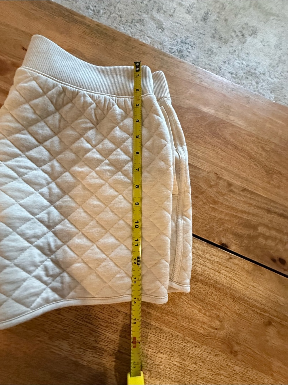Vineyard Vines Oatmeal Heather Quilted DC Short Large - Picture 9 of 9